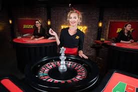 Platform alltogel menampilkan berbagai kategori permainan dan metode pembayaran lokal